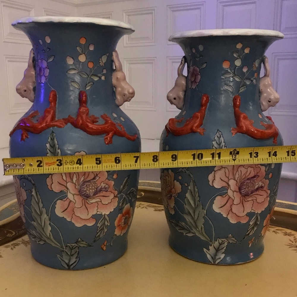 13.75” VTG Salamander Vase - Macau Chinese Porcelain - Picture 15 of 16
